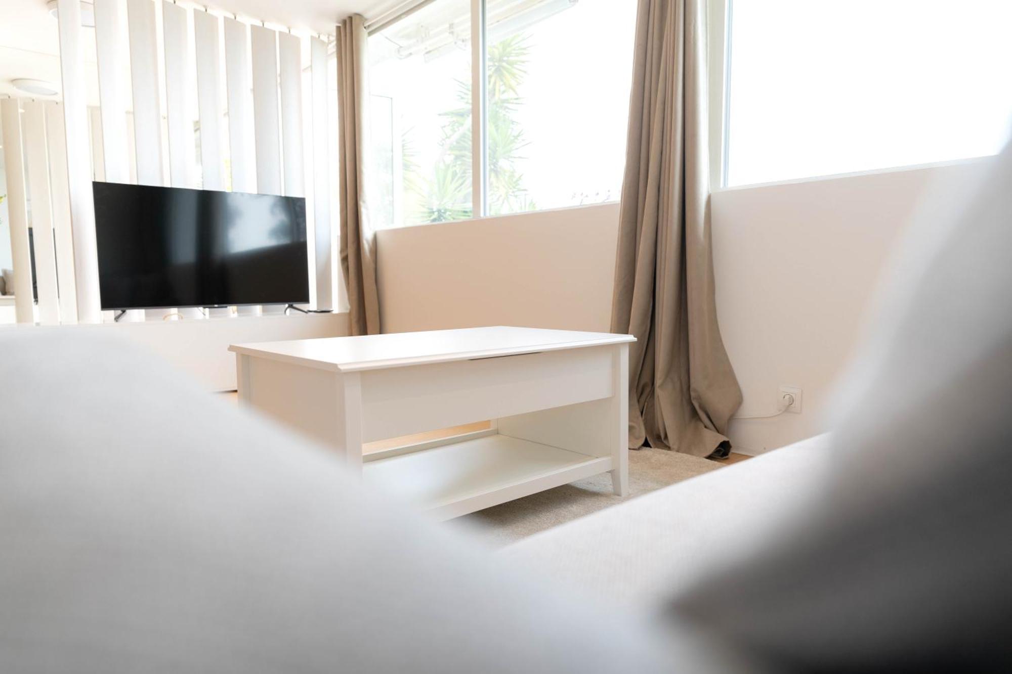 Apartment Loft Bord De Mer, Marina Baie Des Anges *